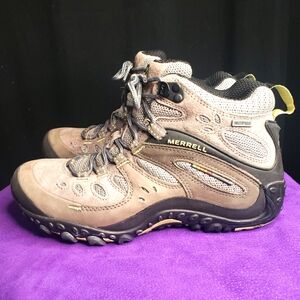 Merrell 'Chameleon' Arc Waterproof Hiking Boots in Women's size 7.5